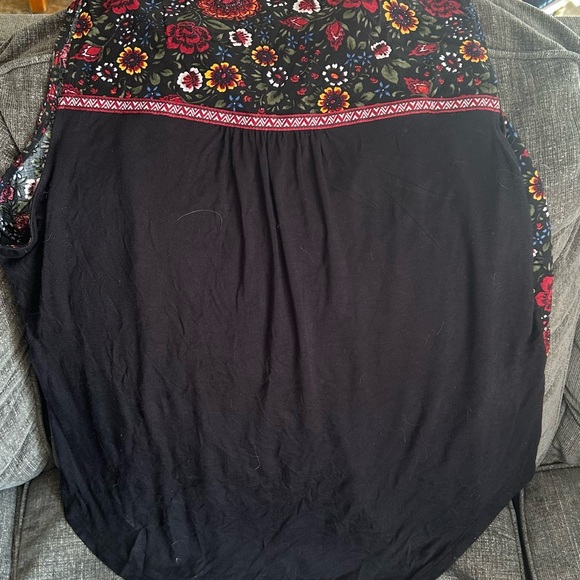 Ladies summer top, size XL, 60% cotton front and 40% polyester. Like new. - Picture 2 of 2